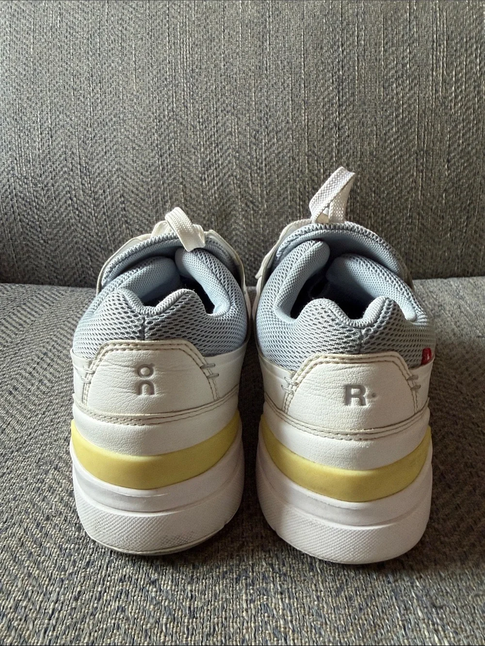 On Clouds THE ROGER Advantage Women’s Tennis Sneaker Size: 9